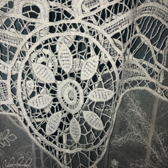 Ricki’s XL  white sheer blouse with lace pattern , new or like new - Picture 2 of 7